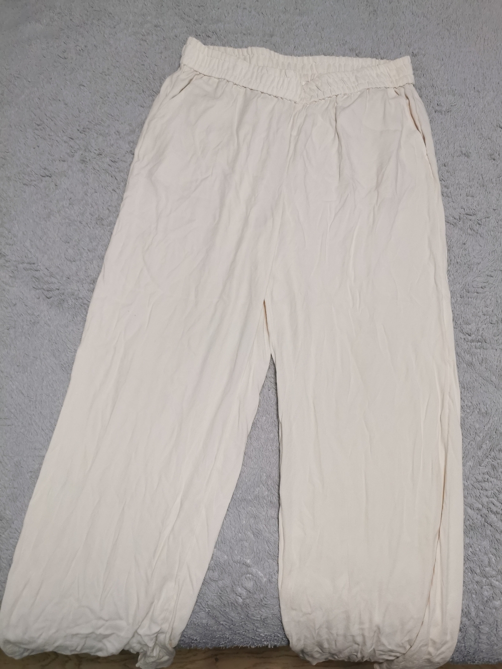 H&M Cream Elastic-Waist Flowy Pants - Women